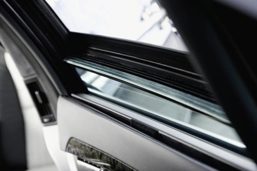  Mercedes-Benz S600 Guard Pullman Limousine 2007 года  (фото 19 из 22)